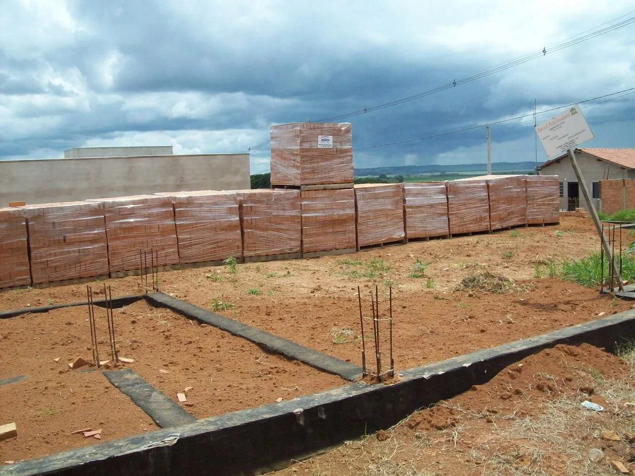 Tijolos no início da construção