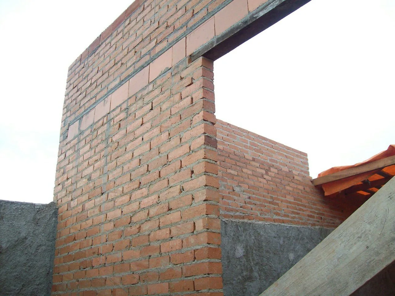 Parede de tijolos aparentes
