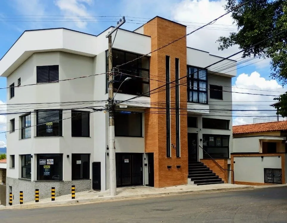 Fachada com cerâmica durante o dia